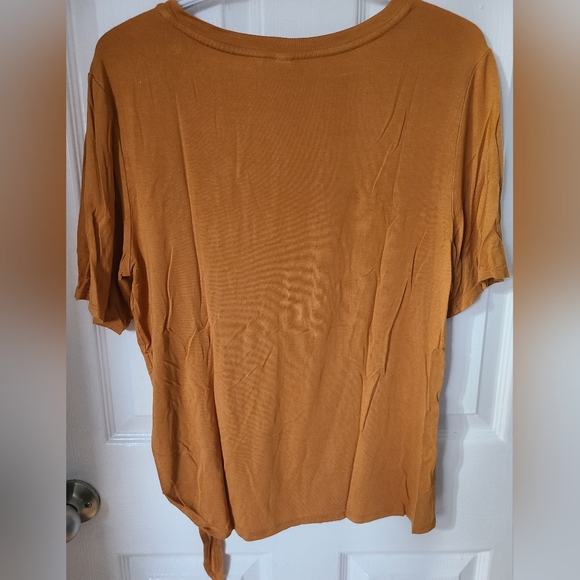Gentle Fawn Tee with Side Tie size small - Picture 2 of 4